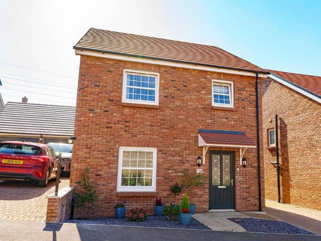 House for sale in Llantarnam, Wales