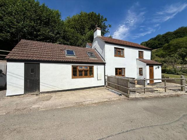 House for sale in Bromsberrow Heath, Gloucestershire