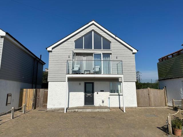 House for sale in Mullion, Cornwall
