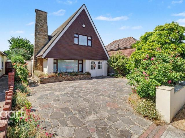 House for sale in Rainham, Greater London