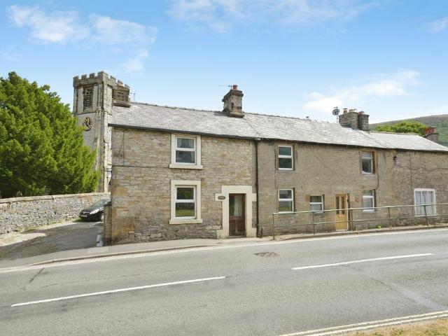 House for sale in Froggatt, East Midlands