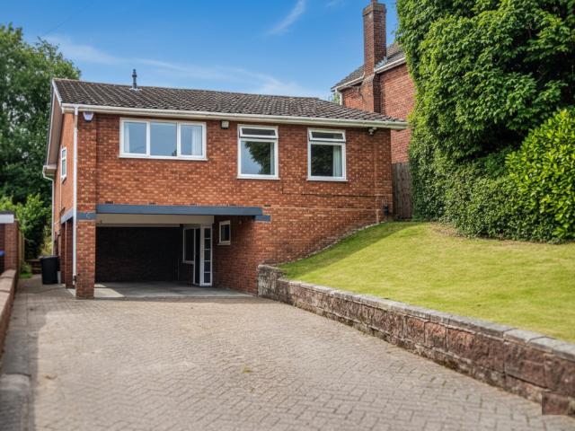 House for sale in Halesowen, West Midlands