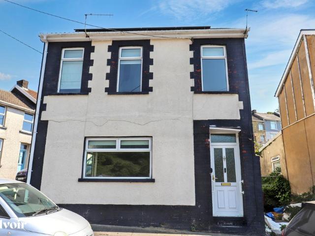 House for sale in Bedlinog