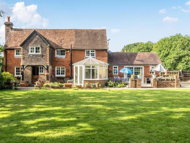 House for sale in Burstow, Hillview