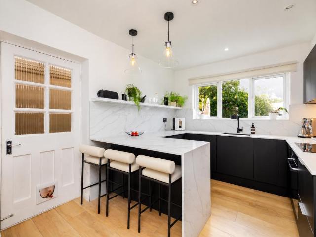 House for sale in London Borough of Croydon, Sanderstead