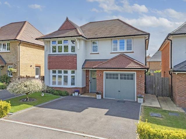 House for sale in Lee Chapel, Essex