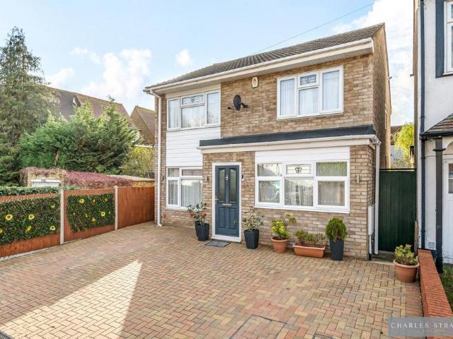 House for sale in Gidea Park, Greater London