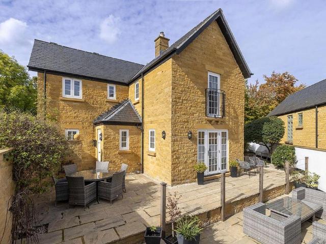 House for sale in Fossebridge, Gloucestershire