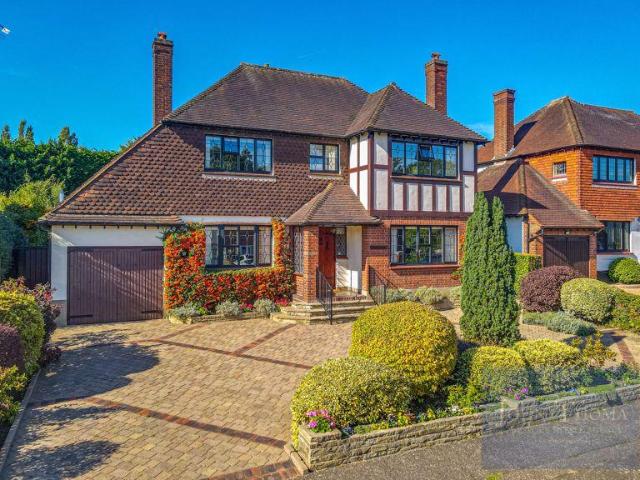 House for sale in Chigwell, Epping