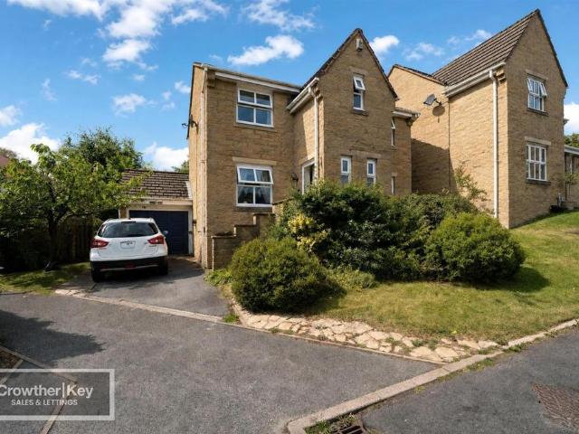 House for sale in Charlesworth, East Midlands
