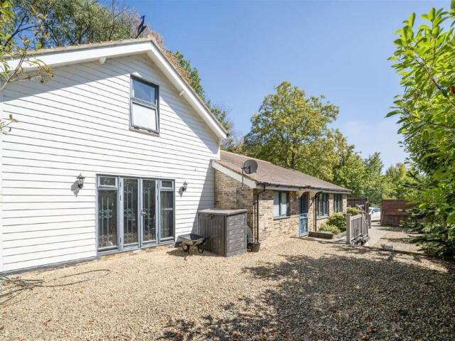 House for sale in Chigwell, Epping