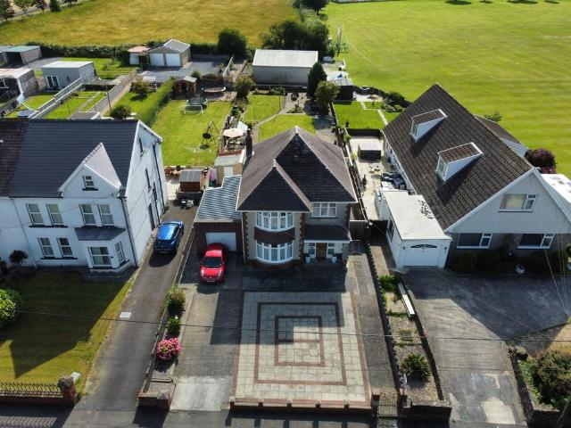 House for sale in Pontarddulais, Wales
