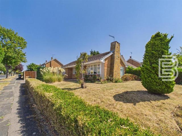House for sale in Overslade, New Bilton