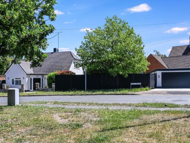 House for sale in Navestock Side, Essex
