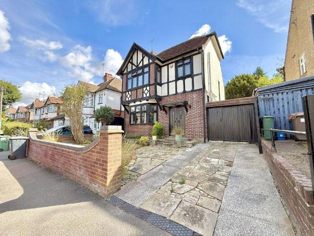 House for sale in Spring Park, Luton