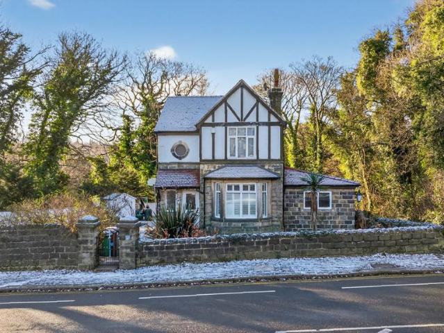 House for sale in Farsley, West Yorkshire