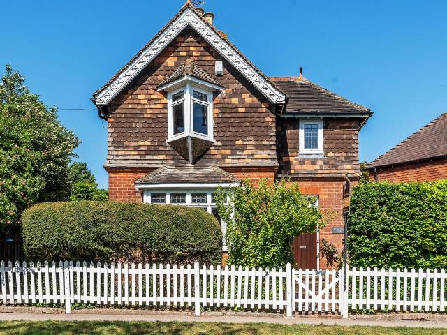 House for sale in The Butts, Kent