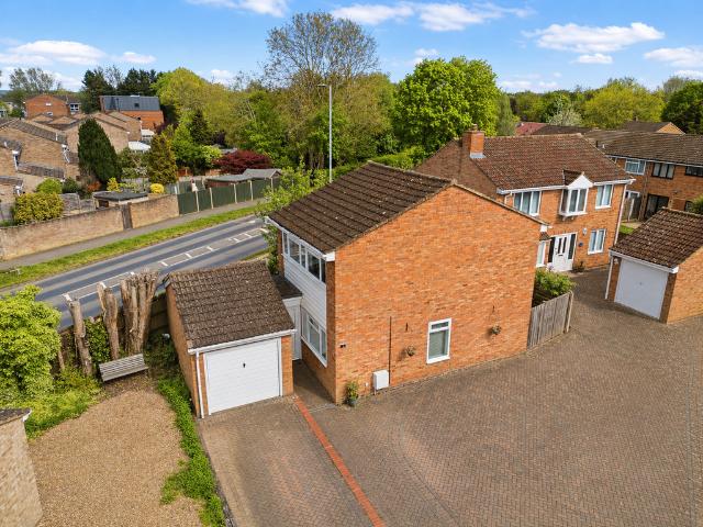 House for sale in Woodhall Farm, Pouchen End