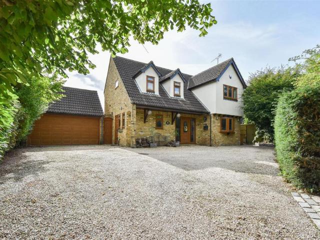 House for sale in Navestock Side, Essex
