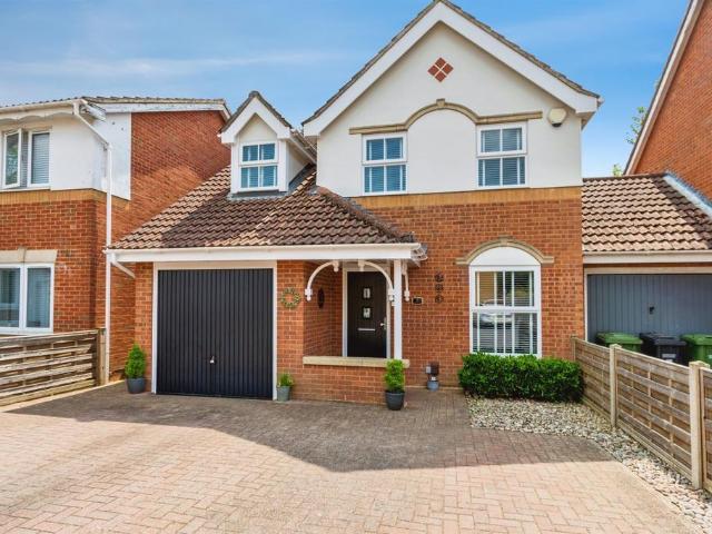 House for sale in Hedge End, Helford