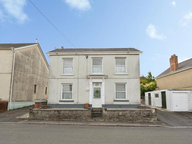 House for sale in Cwmamman, Garnant