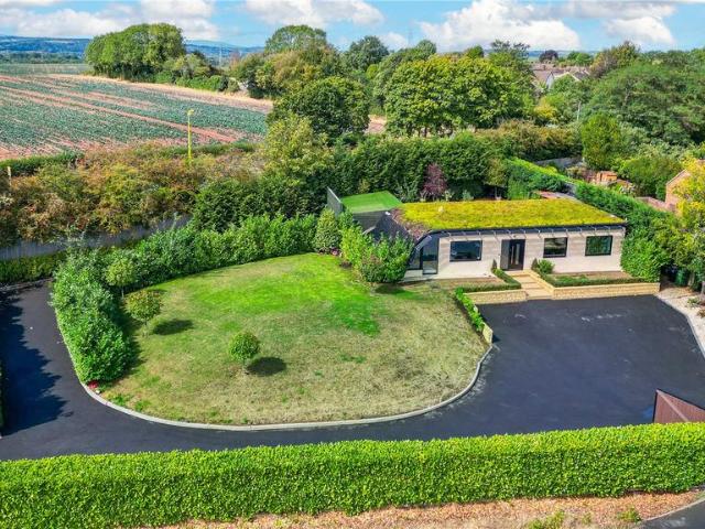 Bungalow for sale in Crookhill, Worcestershire