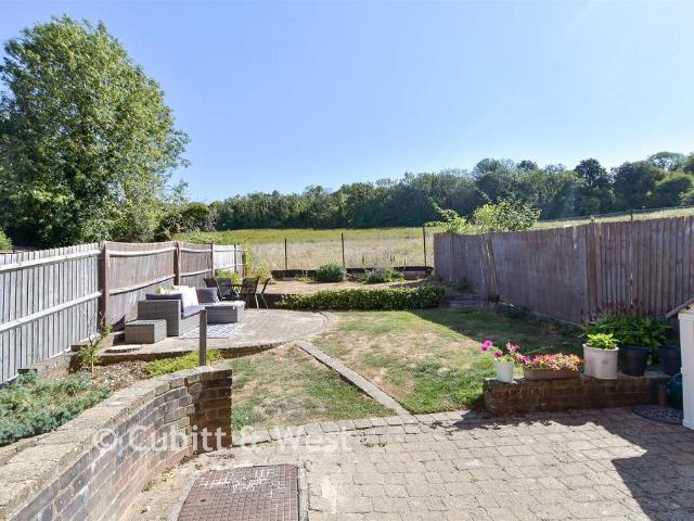House for sale in Caterham Valley, Hillview