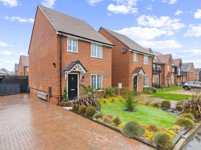 House for sale in Littlecote, West Sussex