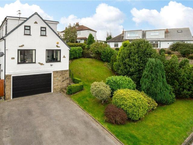 House for sale in Tranmere Park, Guiseley