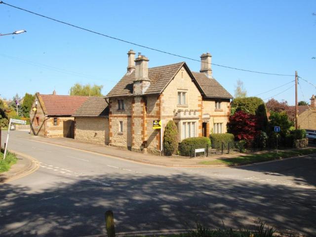 House for sale in Orlingbury