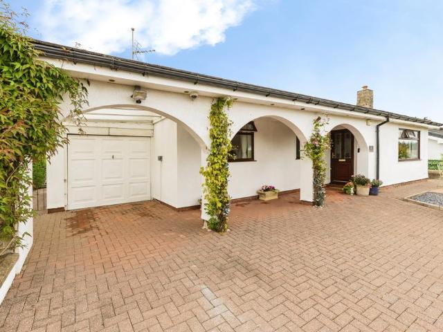 Bungalow for sale in Bwlchgwyn, Wales