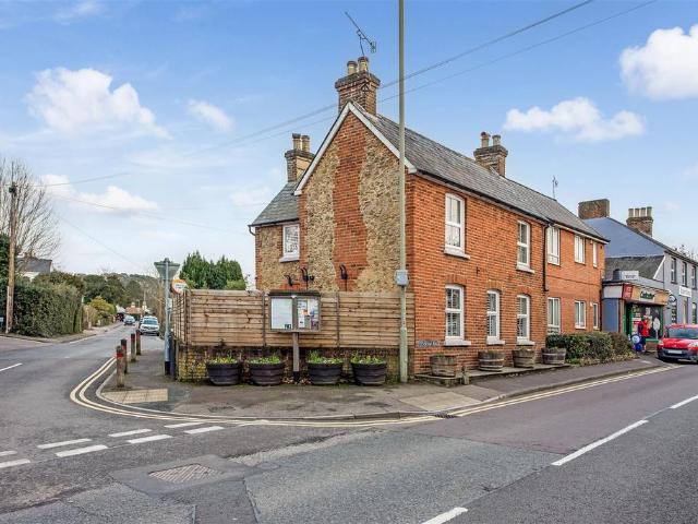House for sale in Lower Bourne, Fole