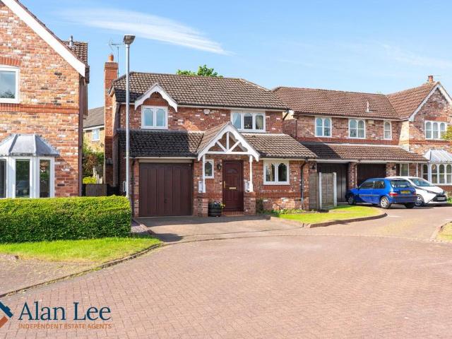 House for sale in Greenside, Macclesfield