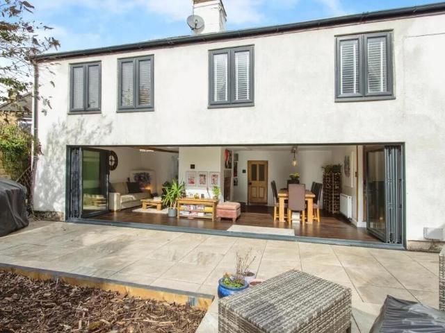 House for sale in Addingford, Wakefield