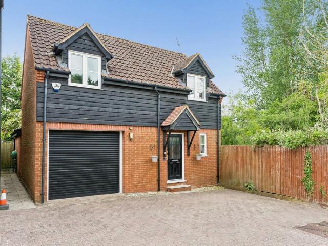 House for sale in Henlow, Bedfordshire