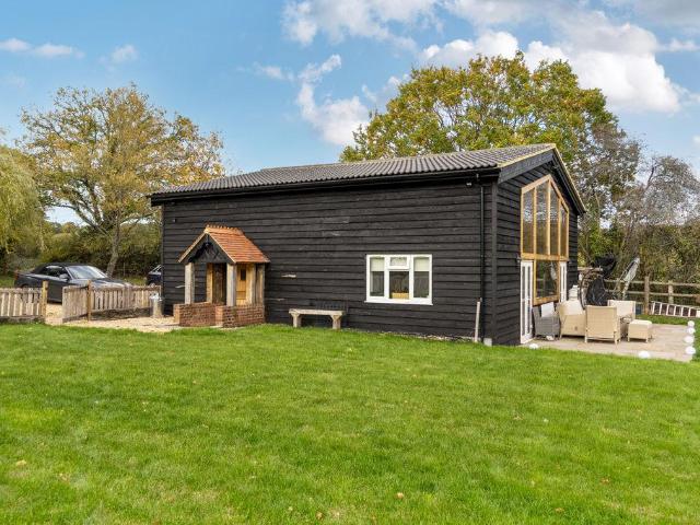 House for sale in Holmwood, Pachesham Park