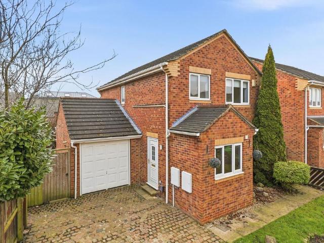 House for sale in Ossett, West Yorkshire