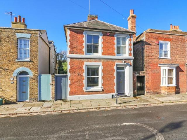 House for sale in Sandwich, Ash