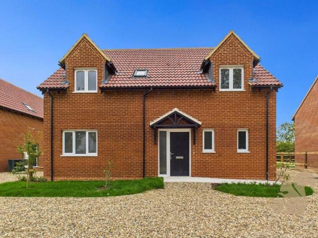 House for sale in Chelmondiston, Suffolk