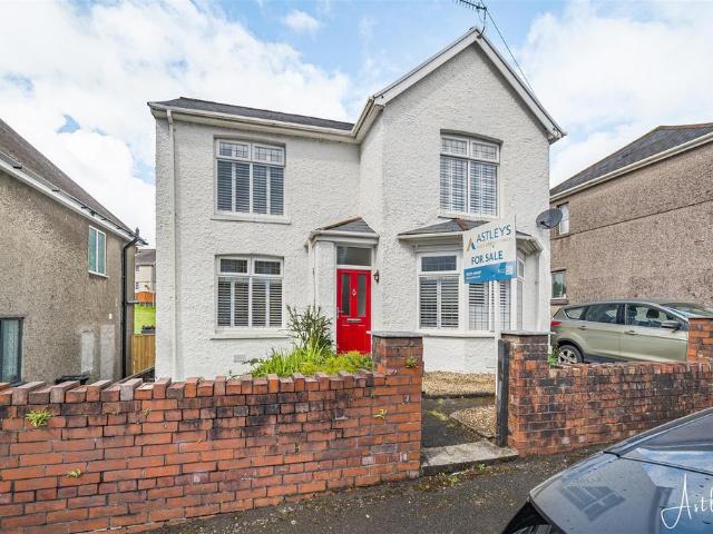 House for sale in Dyffryn Clydach, Neath Abbey