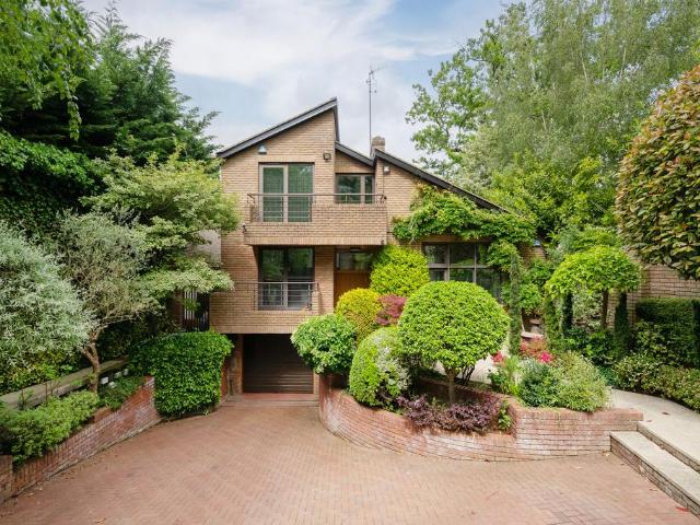 House for sale in Golders Green, Greater London