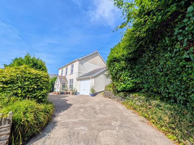 House for sale in Llannon, Tumble