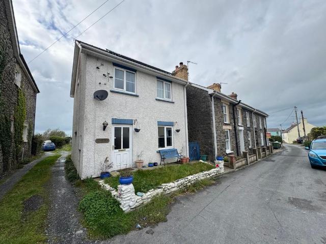 House for sale in Llansantffraed, Llannon