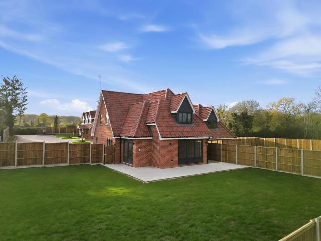 House for sale in Tyttenhanger, Five Acres