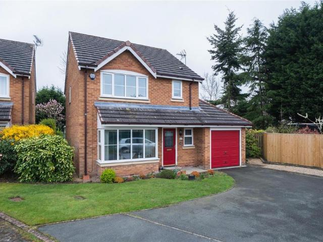 House for sale in Cuddington, Cheshire