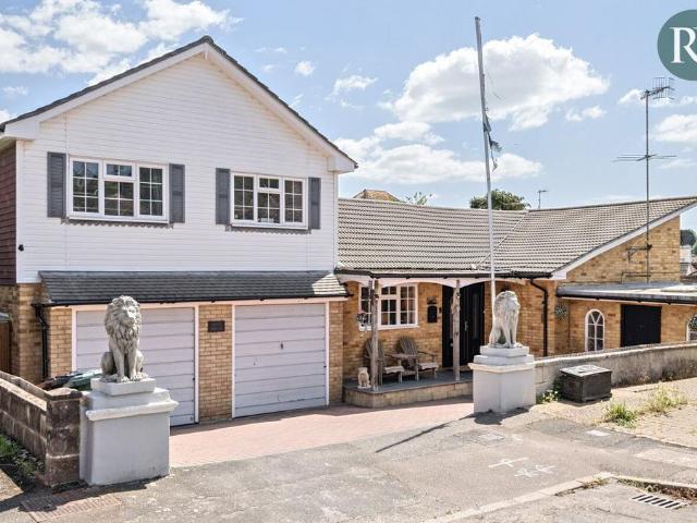 House for sale in Mile Oak, Brighton & Hove