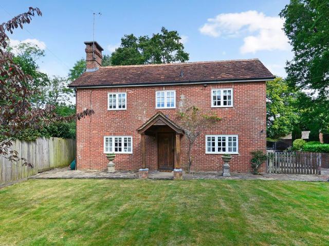 House for sale in Pachesham Park, Surrey