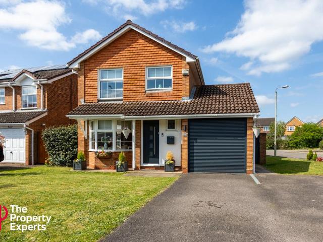 House for sale in Woodley