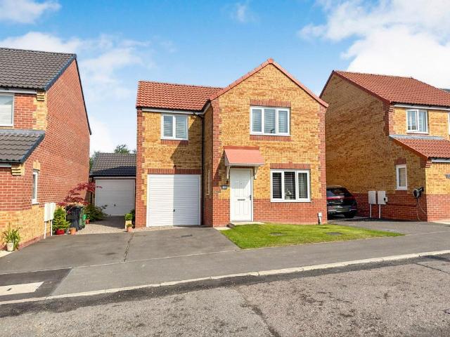 House for sale in Garlands
