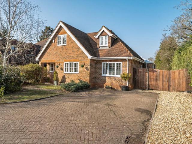 House for sale in Woodley
